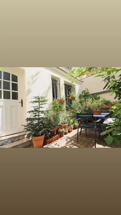 La Maison Bleue Parigi Francia