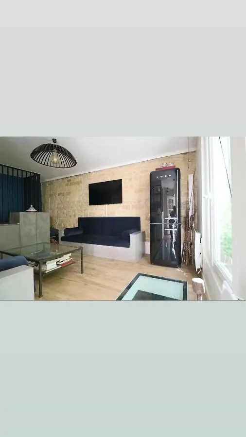 La Maison Bleue Paris 0*,  France
