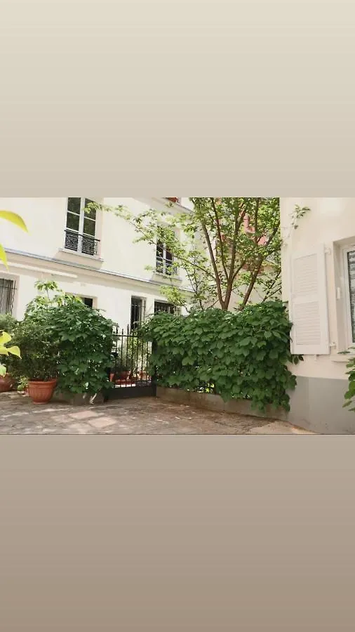 La Maison Bleue Paris 0*,